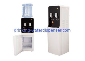 Разлитые по бутылкам домашние касаются свободному распределителю горячей и холодной воды с автоматическим таймером стопа